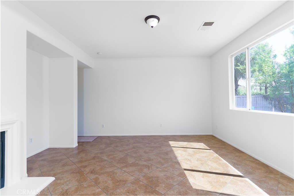 88 Ivory Property Photo 37