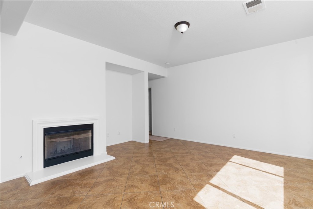 88 Ivory Property Photo 38