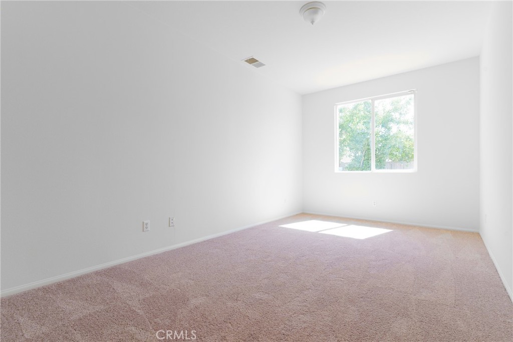 88 Ivory Property Photo 40