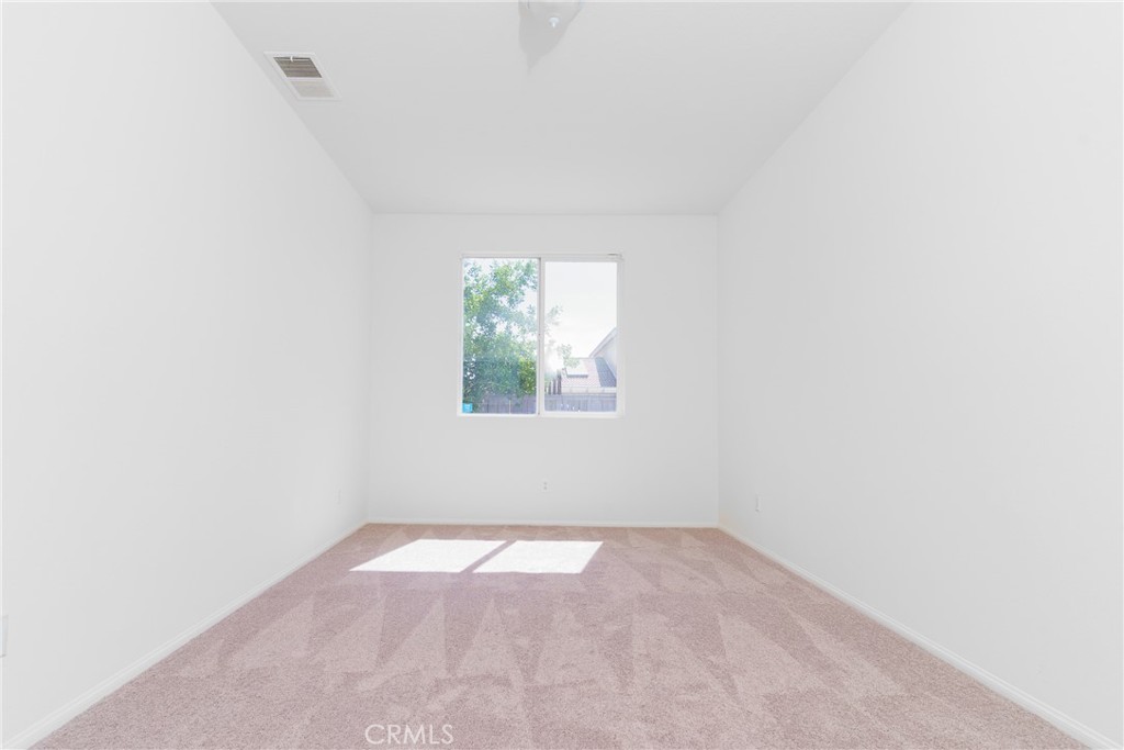 88 Ivory Property Photo 41