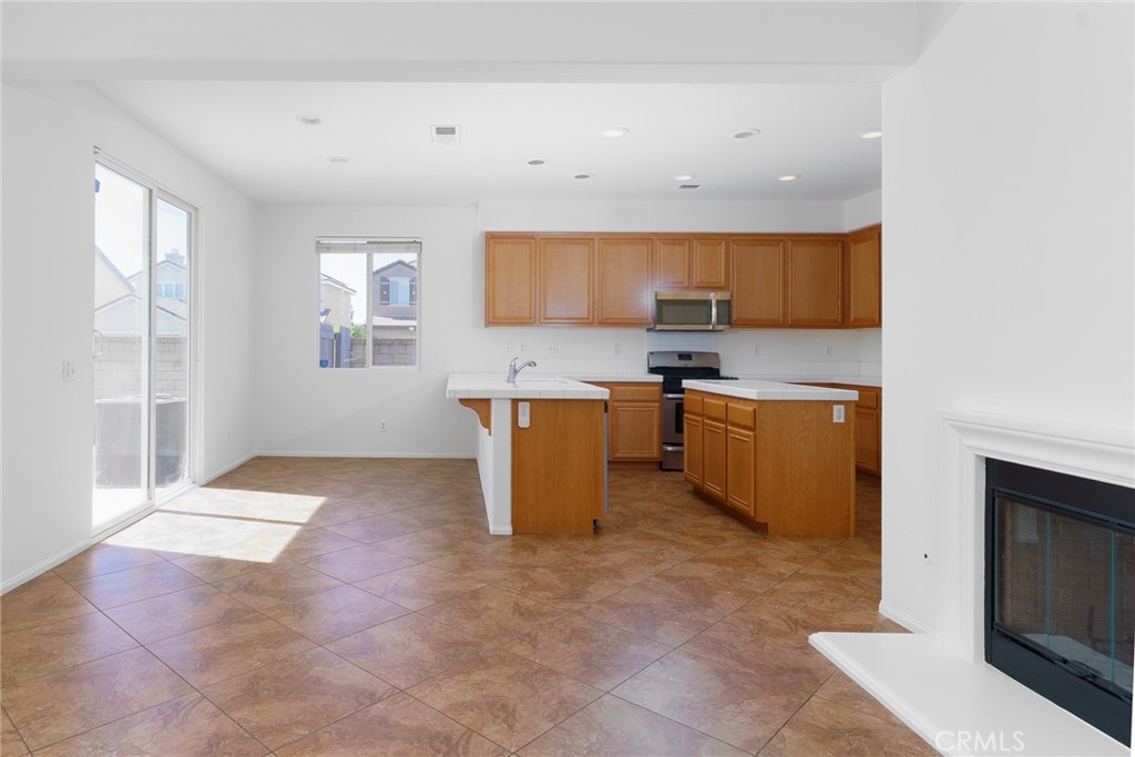 88 Ivory Property Photo 42
