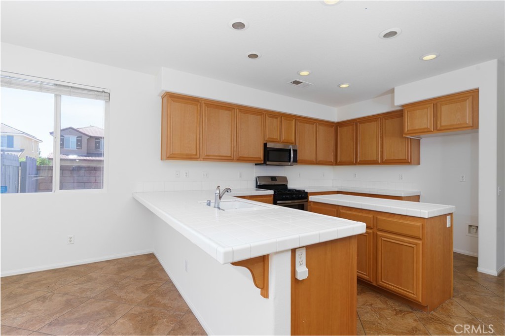 88 Ivory Property Photo 43