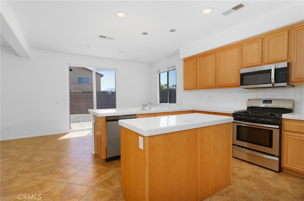 88 Ivory Property Photo 44