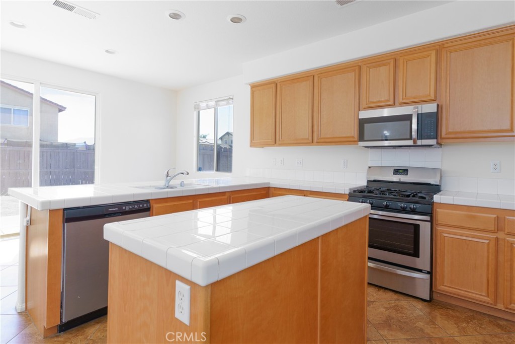 88 Ivory Property Photo 45