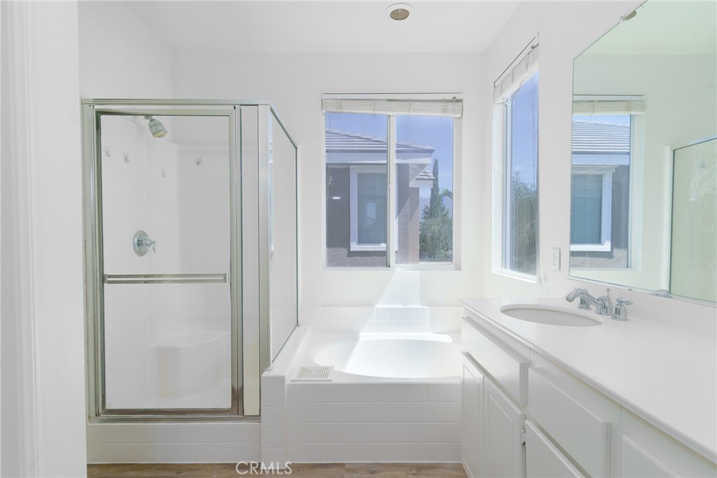 88 Ivory Property Photo 48