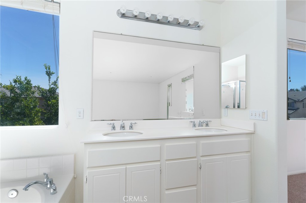 88 Ivory Property Photo 50