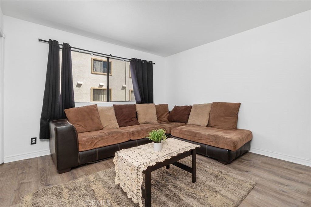 18415 Collins Property Photo 4