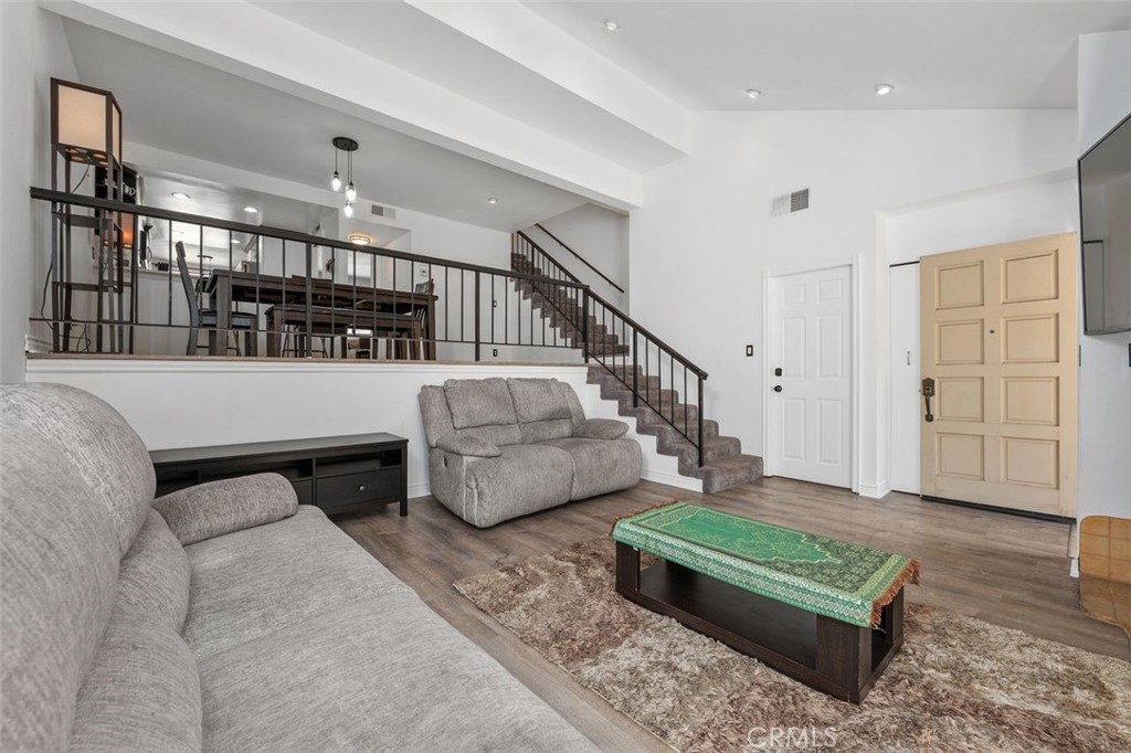 18415 Collins Property Photo 8