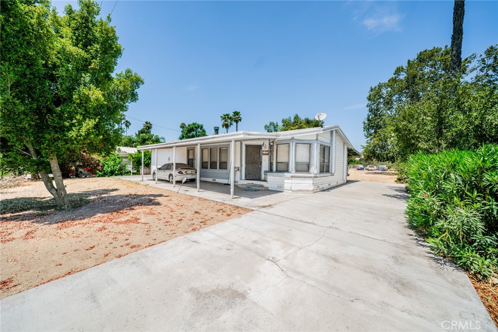 19384 El Rivino Road Property Photo 1