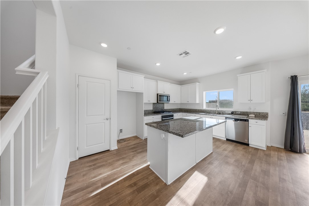 11633 Ford Street Property Photo 4