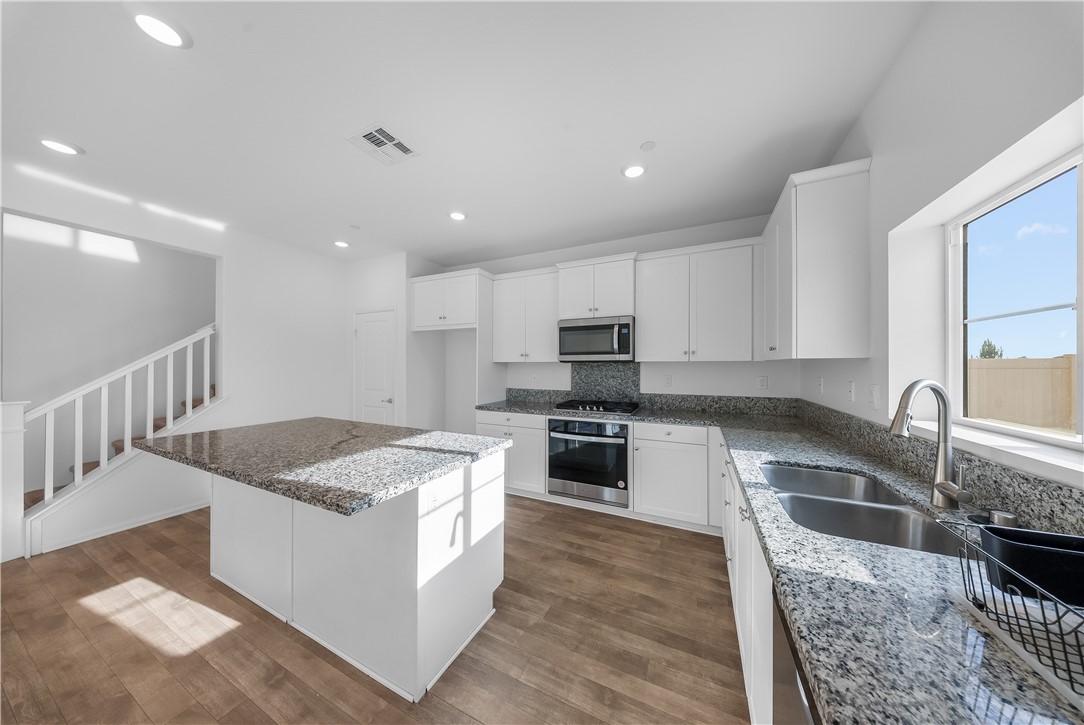11633 Ford Street Property Photo 5