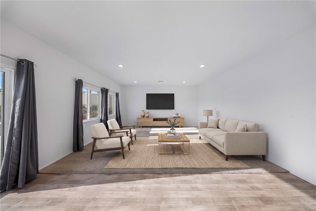 11633 Ford Street Property Photo 6