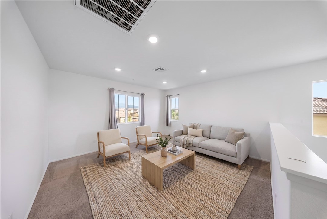 11633 Ford Street Property Photo 8