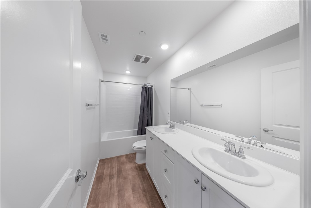 11633 Ford Street Property Photo 17