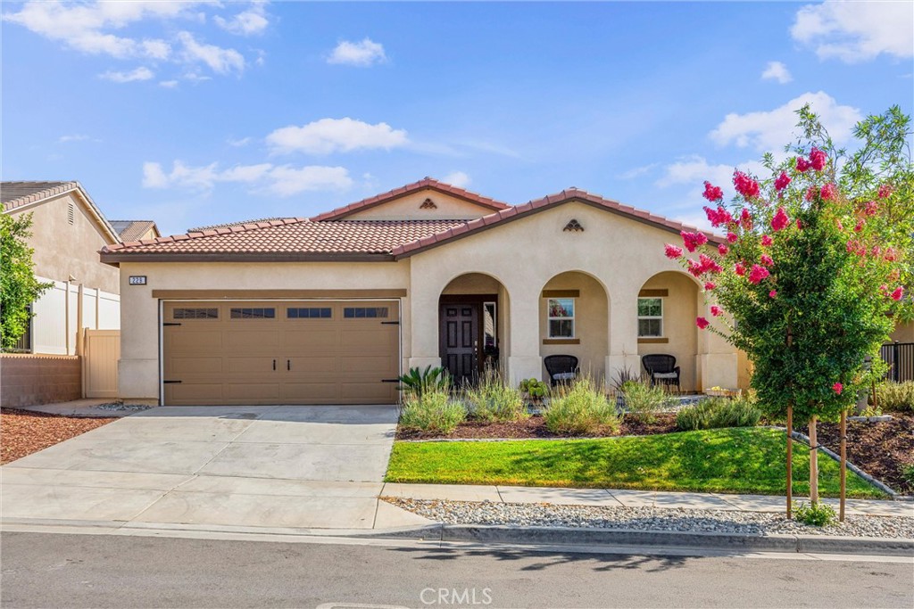 229 Country Club Property Photo 3