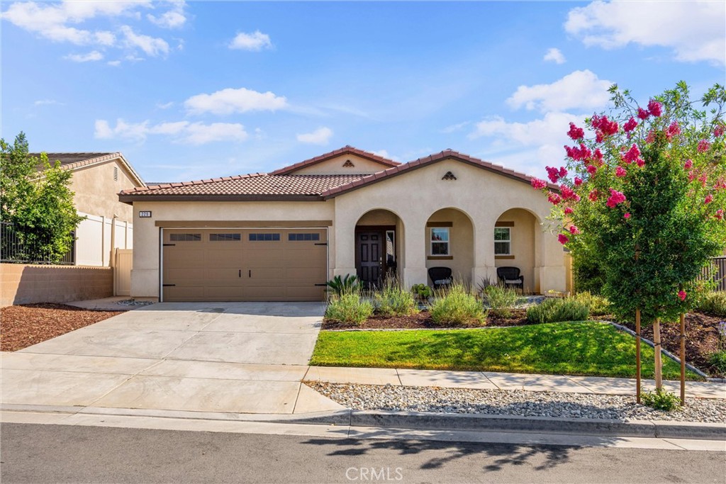 229 Country Club Property Photo 4