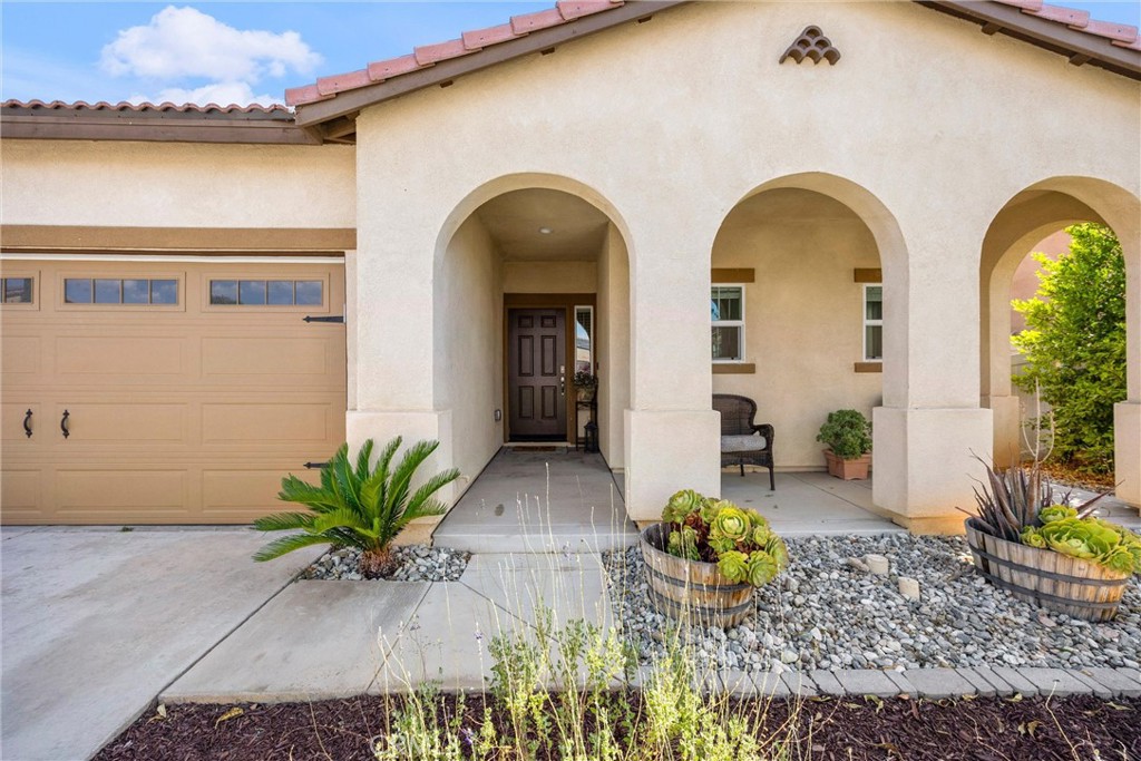 229 Country Club Property Photo 5