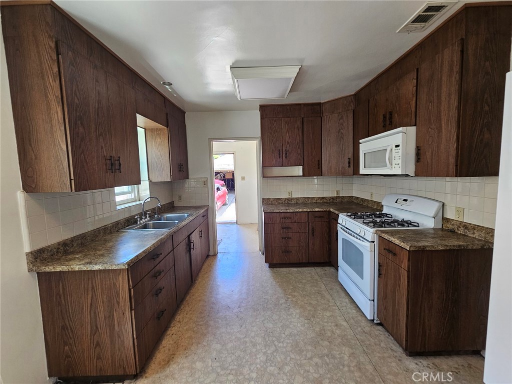 4043 W Avenue 40 Property Photo 3