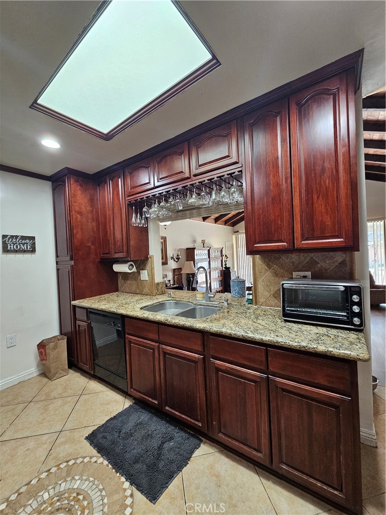 1179 N Viceroy Avenue Property Photo 5