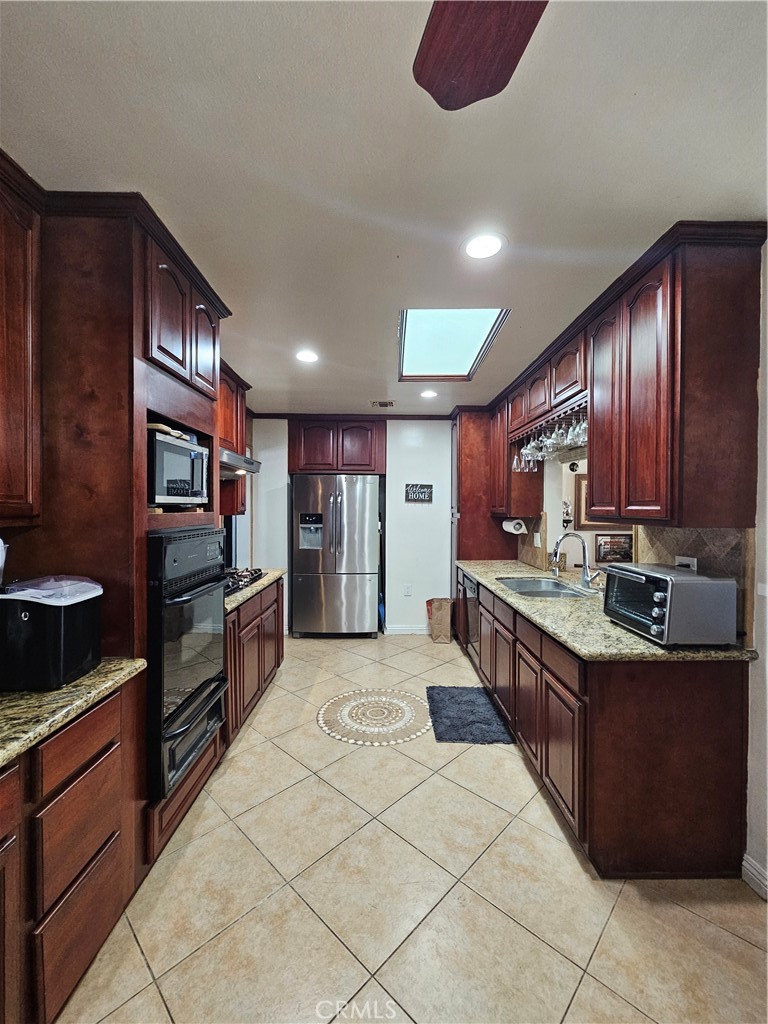 1179 N Viceroy Avenue Property Photo 6