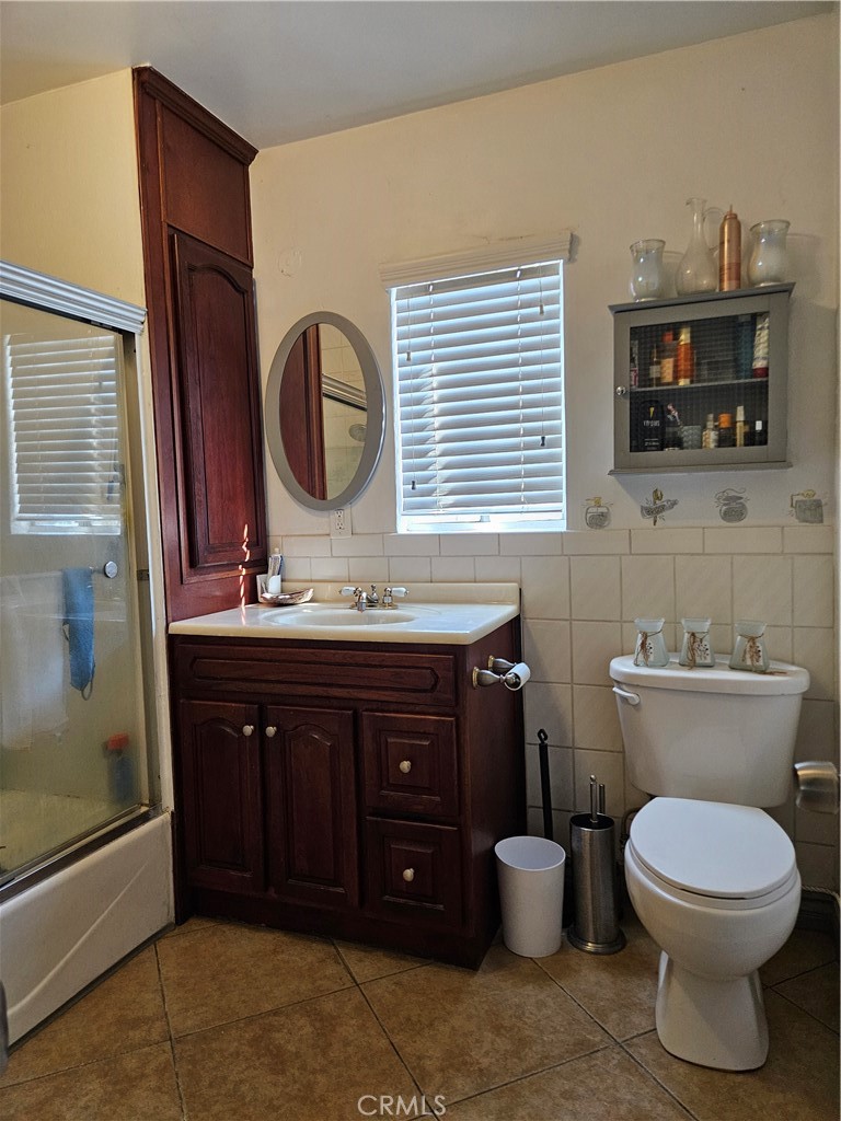 1179 N Viceroy Avenue Property Photo 9