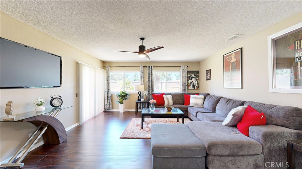 4973 Cambridge Property Photo 4
