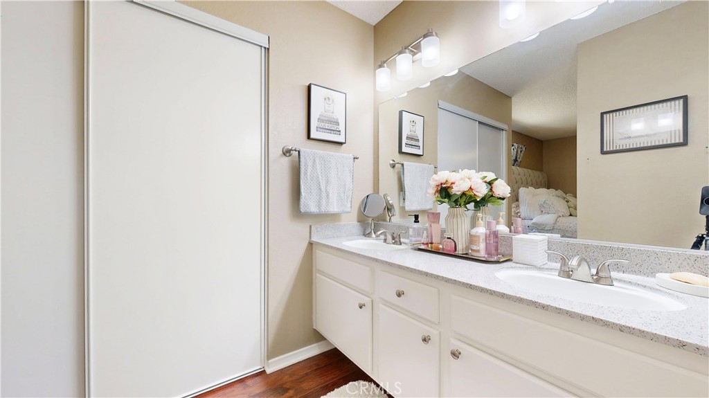 4973 Cambridge Property Photo 20