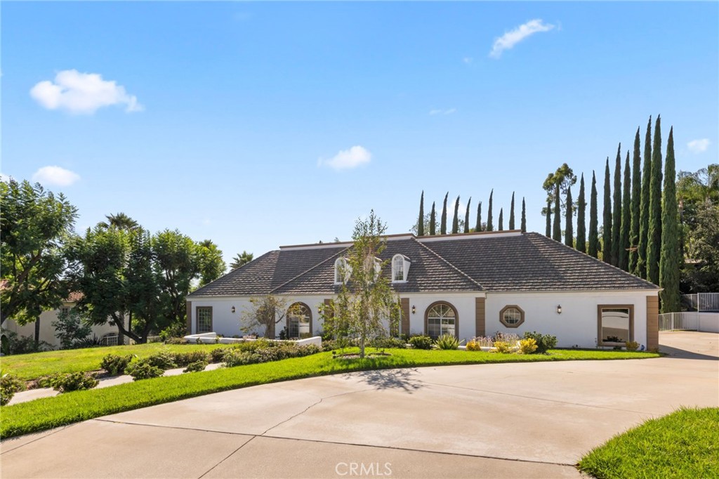 5072 Castle Court Property Photo 2