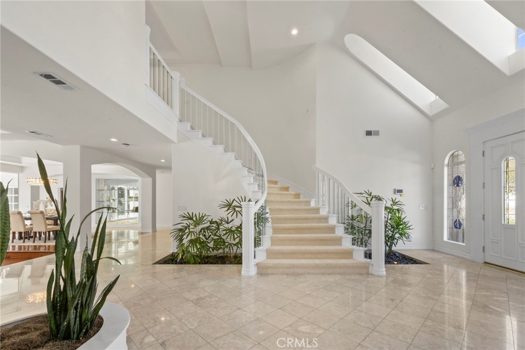 5072 Castle Court Property Photo 4