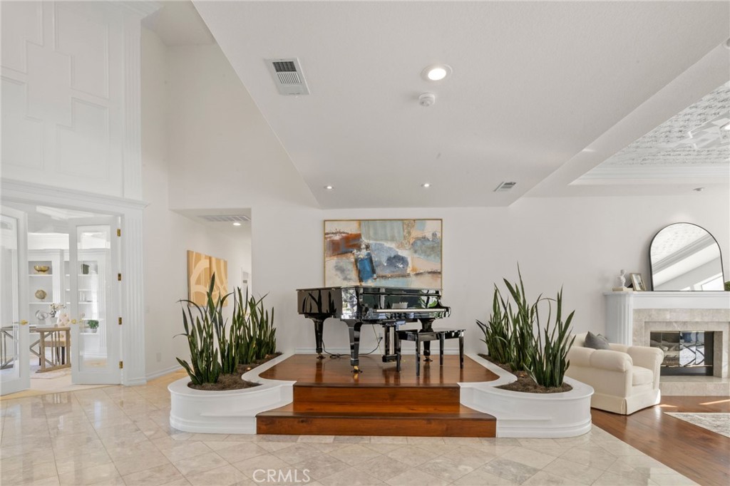 5072 Castle Court Property Photo 6