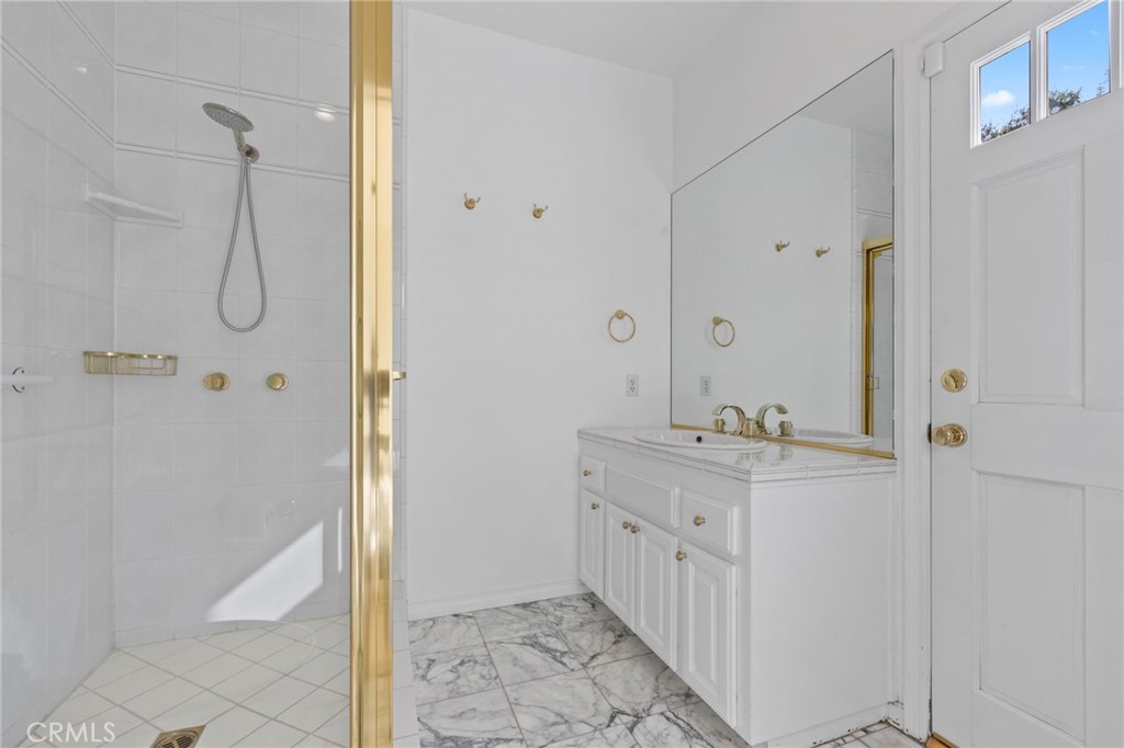 5072 Castle Court Property Photo 27