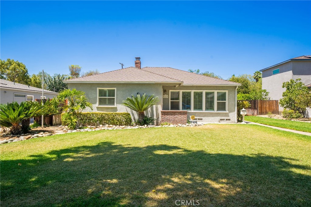 695 N Laurel Avenue Property Photo 1