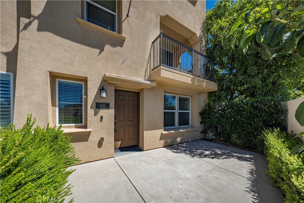 803 N Dalton Avenue 101 Property Photo 1