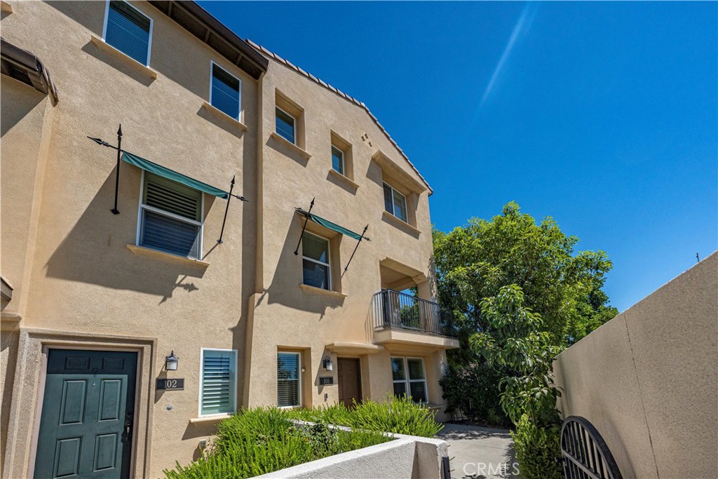 803 N Dalton Avenue 101 Property Photo 2