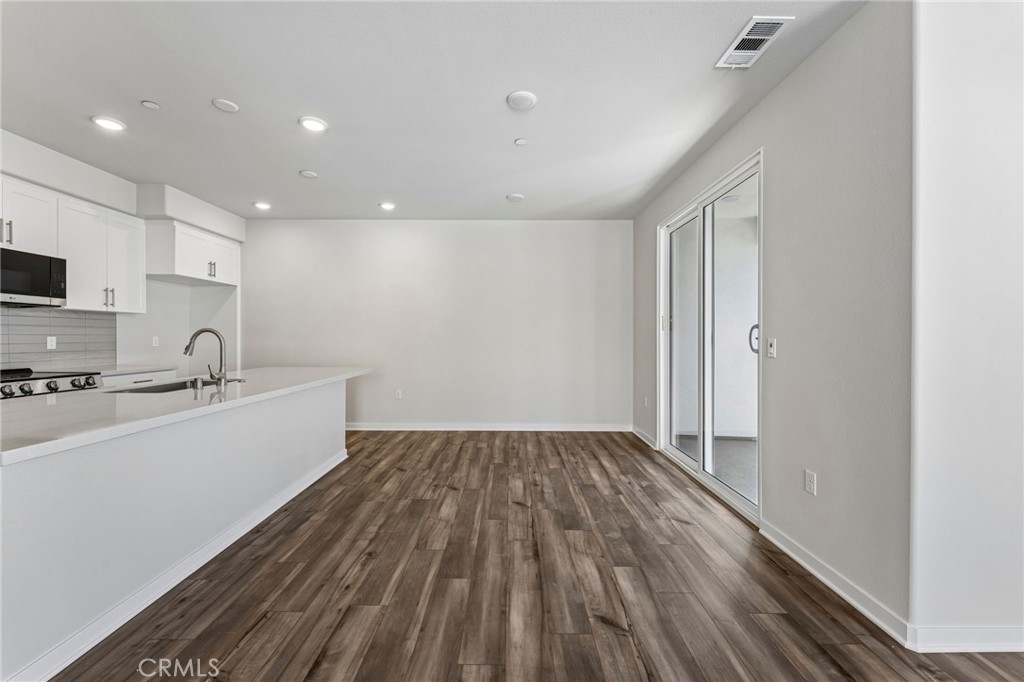 9548 Hannah Way Property Photo 3