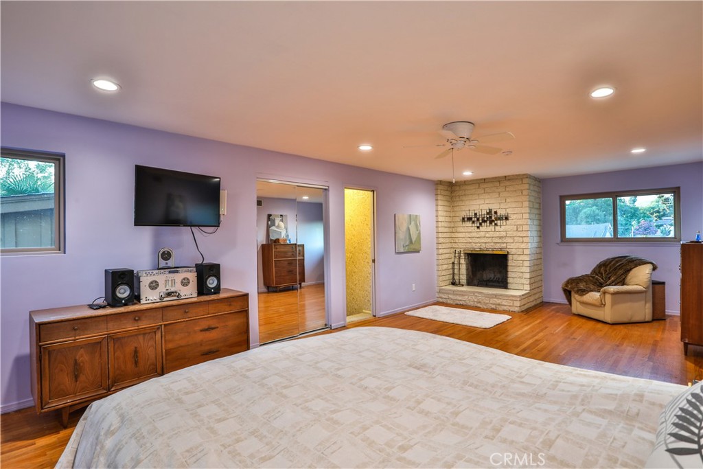 846 W 10th Street Property Photo 4