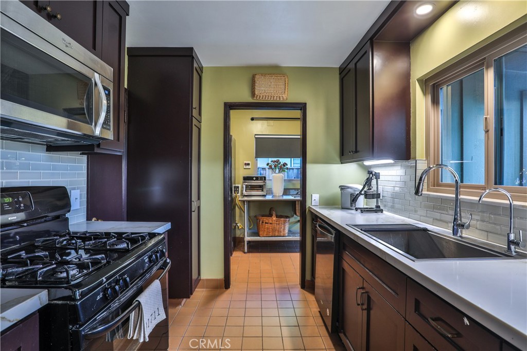 846 W 10th Street Property Photo 6