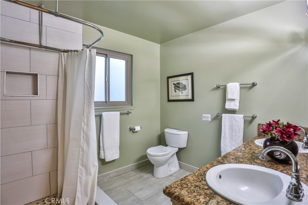 846 W 10th Street Property Photo 35