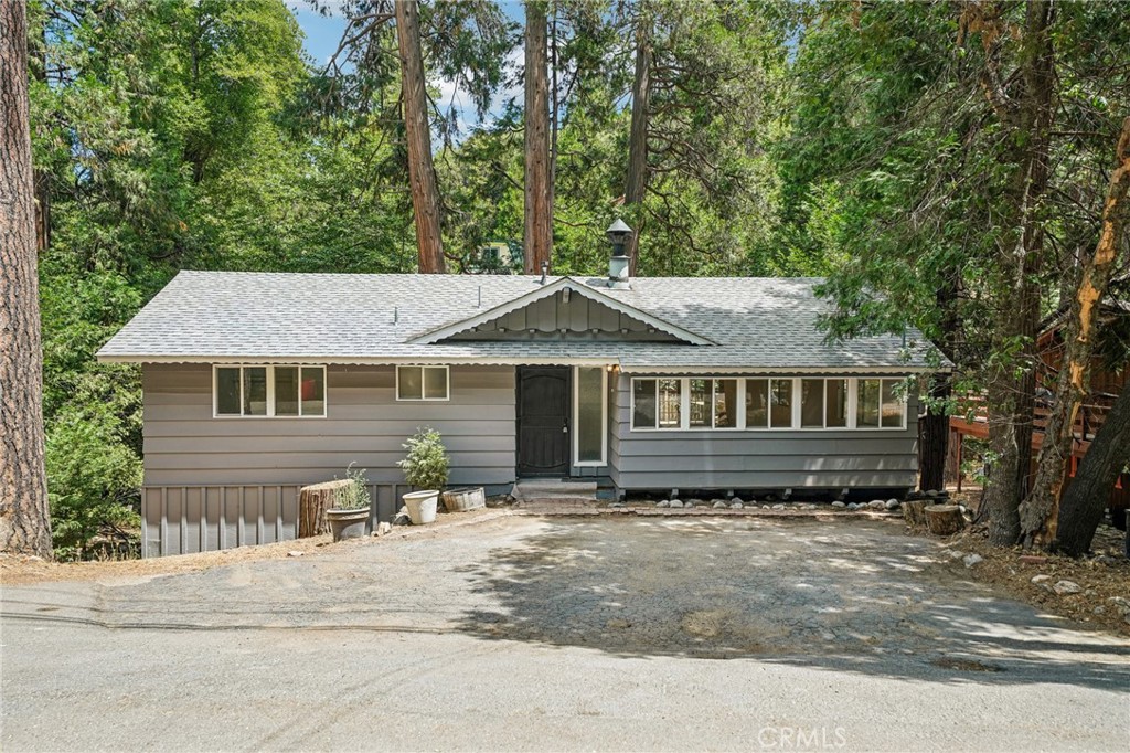 24978 Faulhorn Property Photo 1