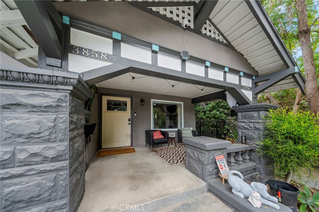 3858 S Hobart Boulevard Property Photo 2