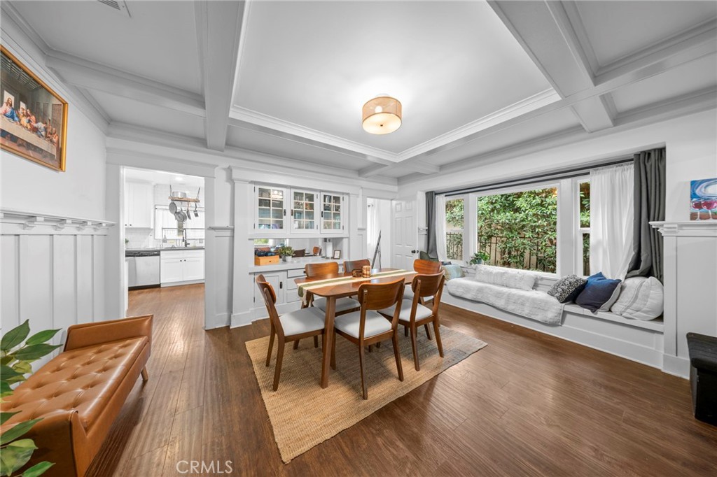 3858 S Hobart Boulevard Property Photo 8