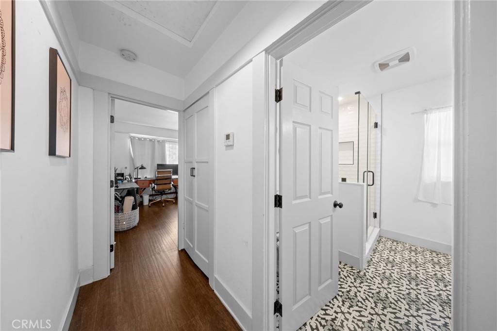 3858 S Hobart Boulevard Property Photo 16