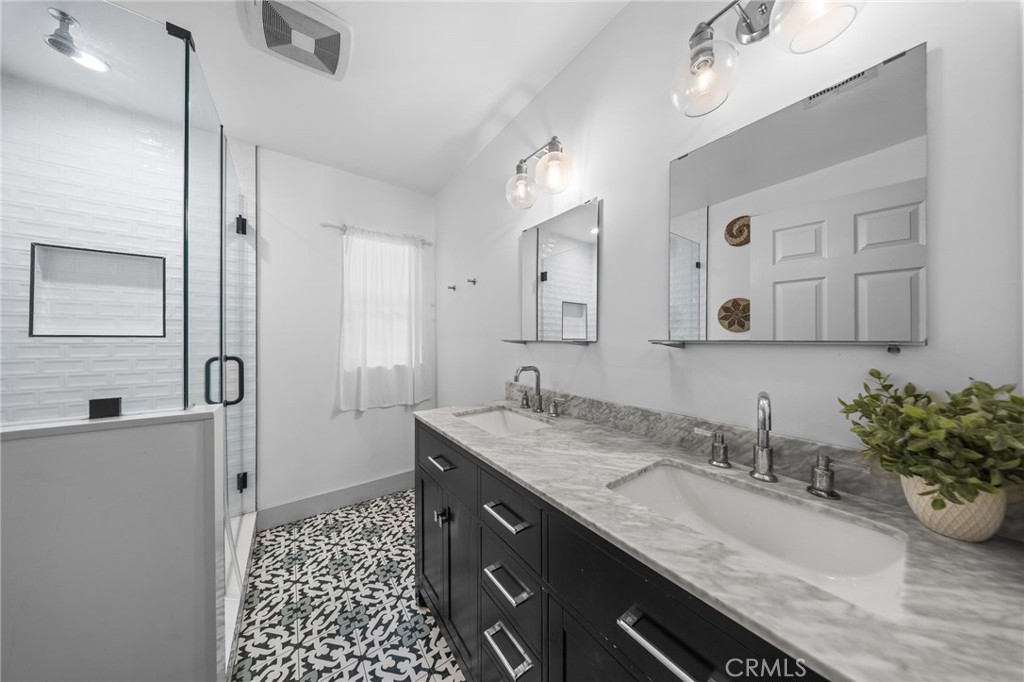 3858 S Hobart Boulevard Property Photo 17
