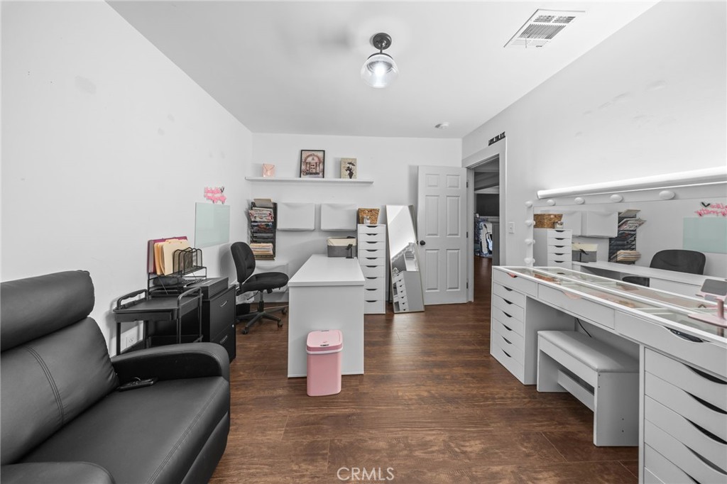 3858 S Hobart Boulevard Property Photo 23