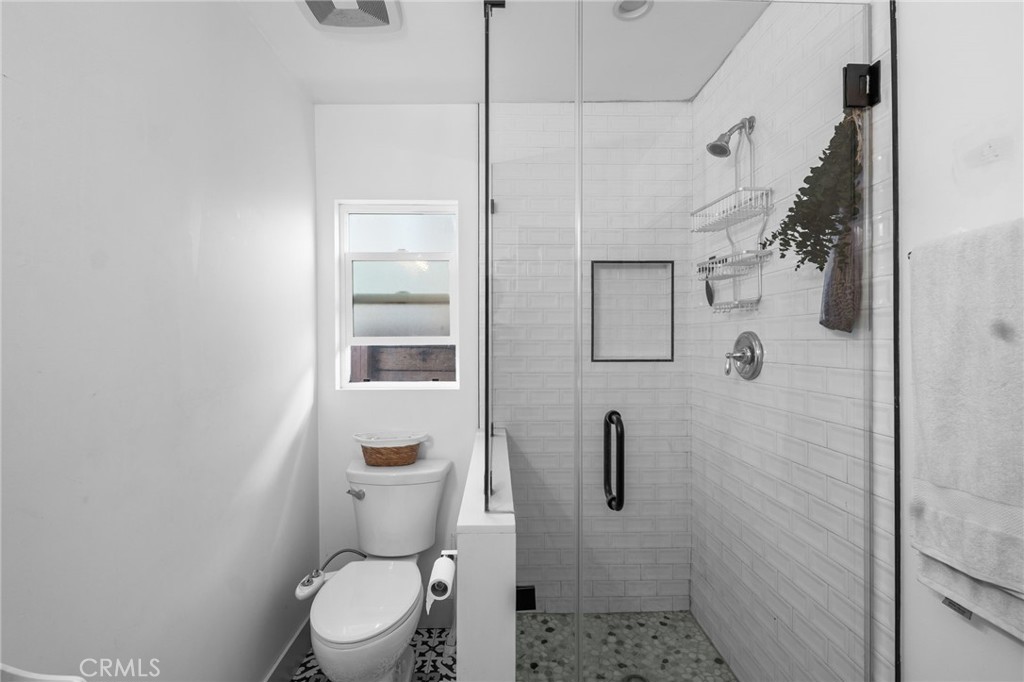 3858 S Hobart Boulevard Property Photo 27