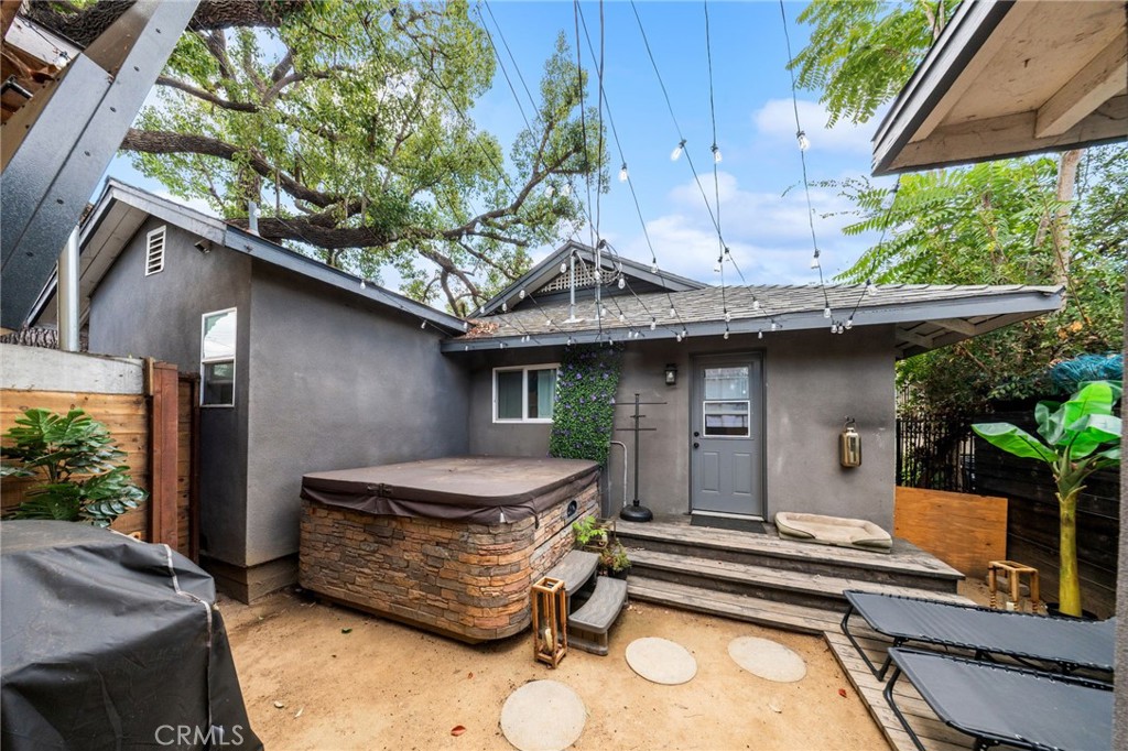 3858 S Hobart Boulevard Property Photo 29