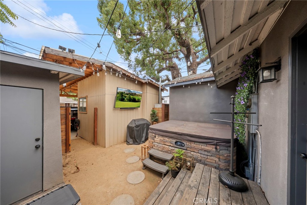 3858 S Hobart Boulevard Property Photo 30