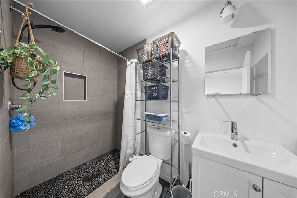 3858 S Hobart Boulevard Property Photo 37