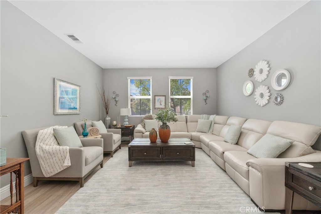 30180 Cheveley Park Property Photo 6
