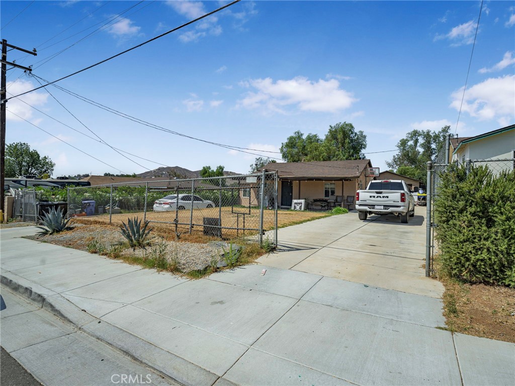 6958 37th Street Property Photo 2